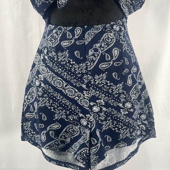 Paisley navy blue,white cut out romper 
Shorts, front tie,Large - Picture 4 of 13